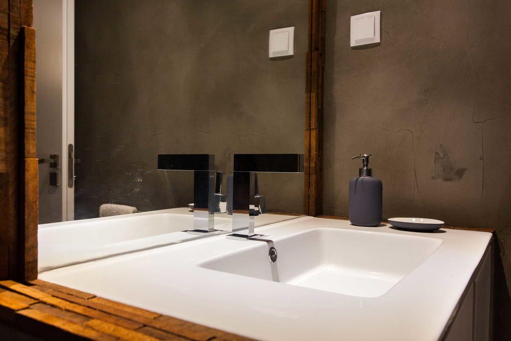 The Old Stables Chiado Apartments Lisbon Room photo
