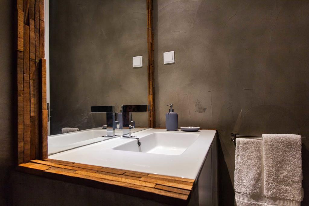 The Old Stables Chiado Apartments Lisbon Room photo